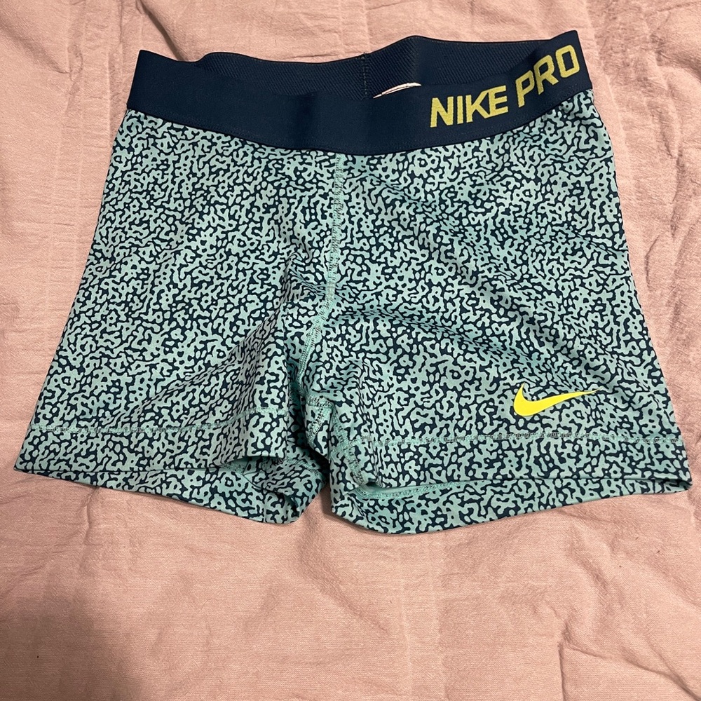 Nike Pro cheetah print